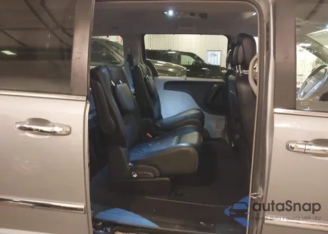 2015 Chrysler Town & Country Touring-L z USA, uszkodzony, nr VIN 2C4RC1CG0FR574013